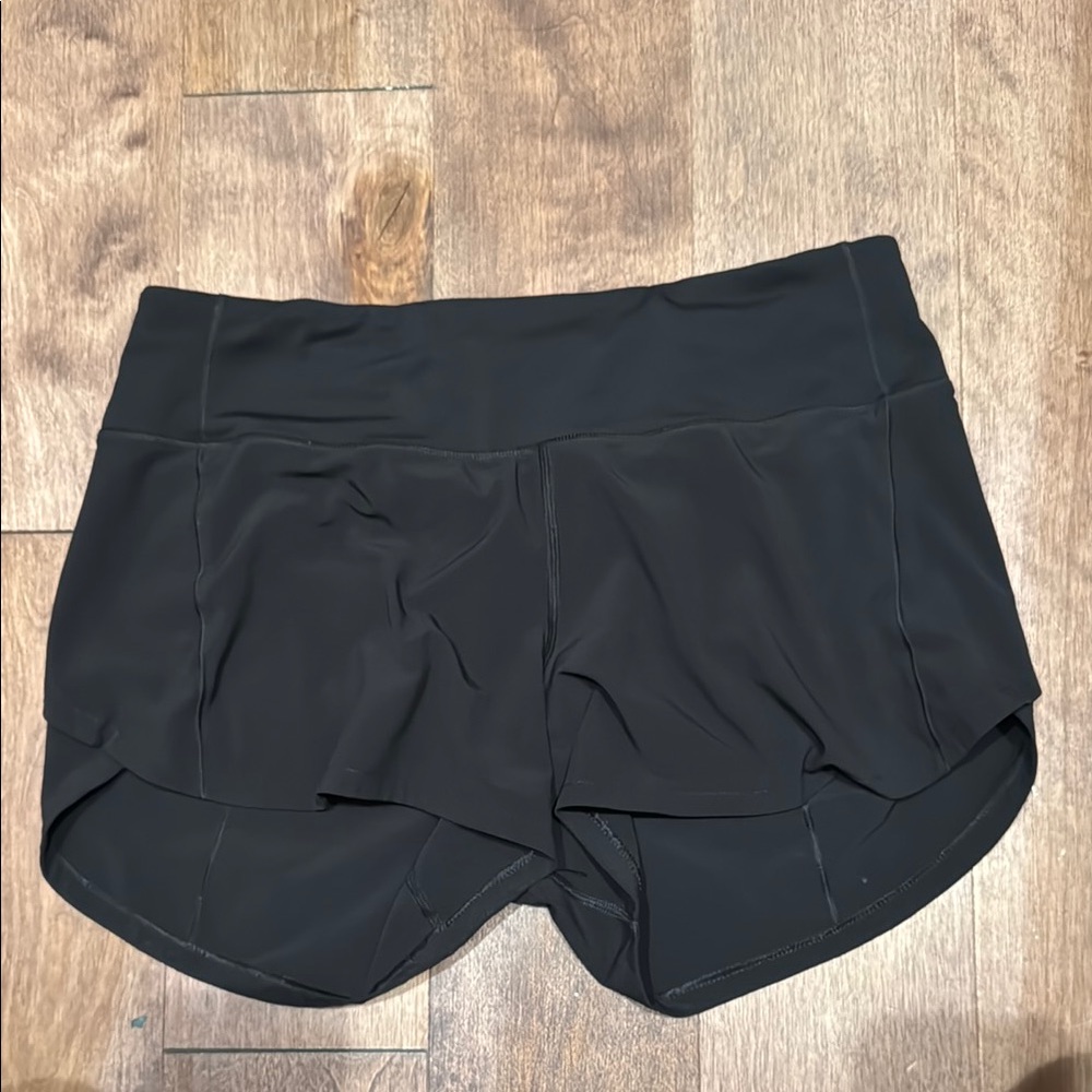 Black lulu speed ups size 6, 4 inch